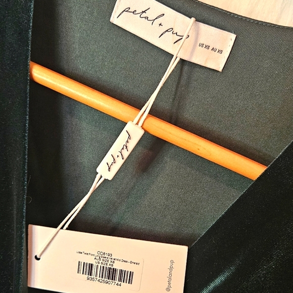 Petal & Pup Lisse Twist Front Long Sleeve Velvet Midi Dress - Emerald - Picture 13 of 15